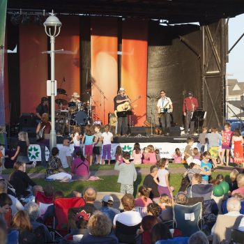 A live band at the Mercredi Show